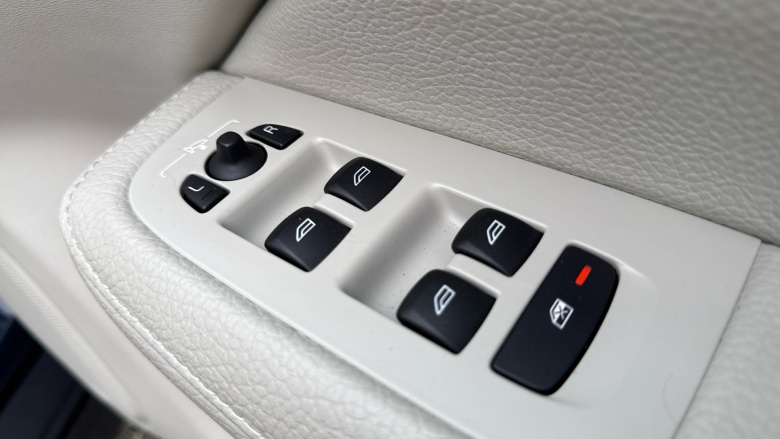 Volvo V60 2.0 B5P Cross Country 5dr AWD Auto Petrol Estate